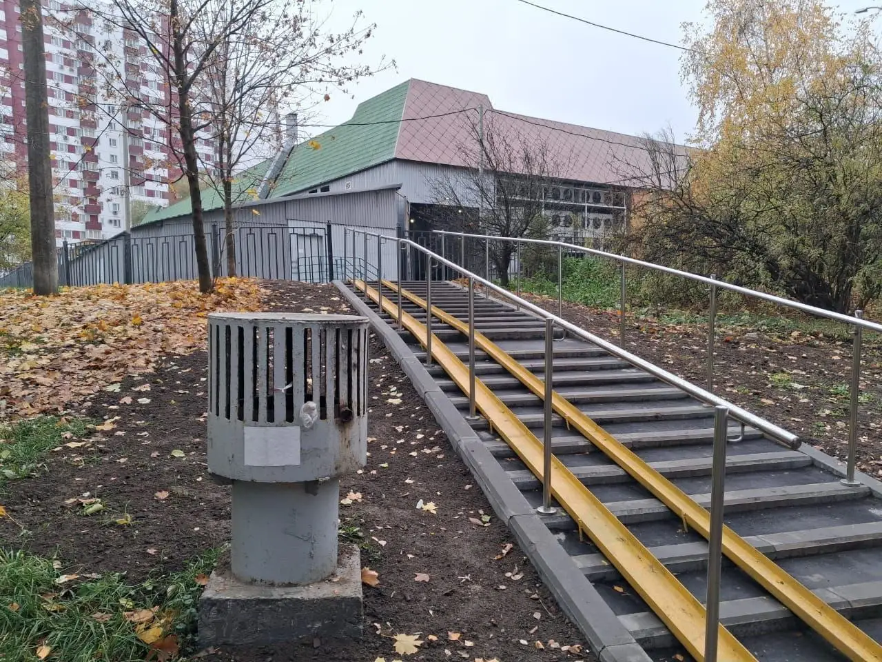 «Партийный десант» на западе Москвы проверил ход благоустройства района Ново-Переделкино