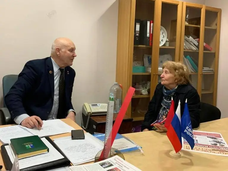 Муниципальный депутат Евгений Новицкий оказал содействие в сокращении сроков ремонта в квартире матери погибшего бойца