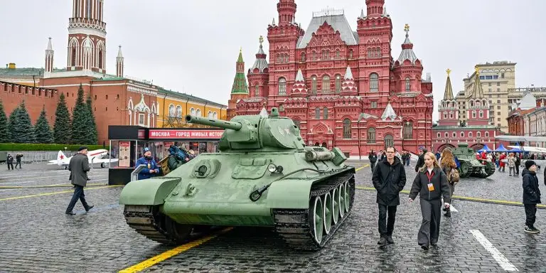 Представители ратных династий посетили музей на Красной площади