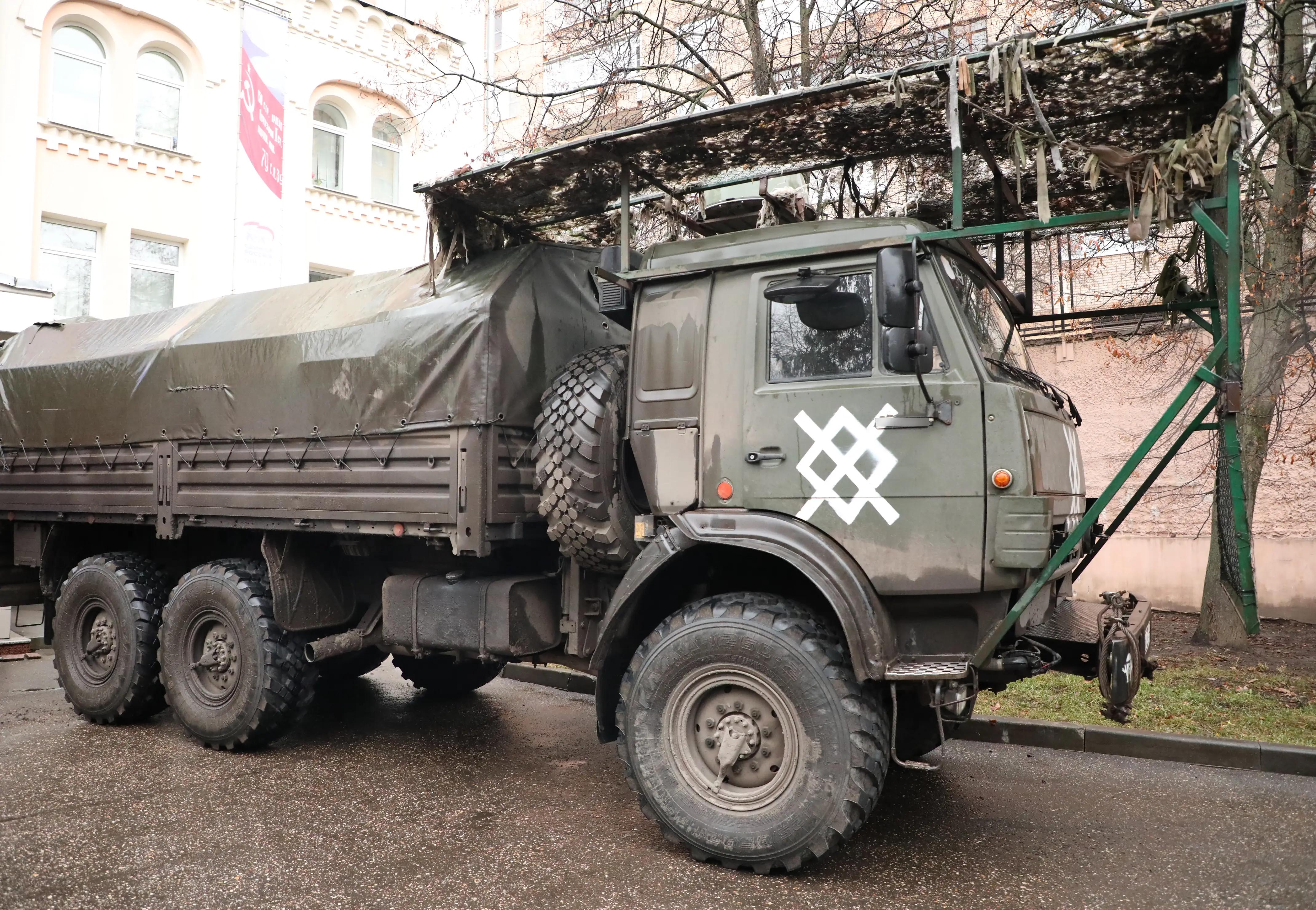 Московские единороссы отправили на фронт 44-й гуманитарный конвой