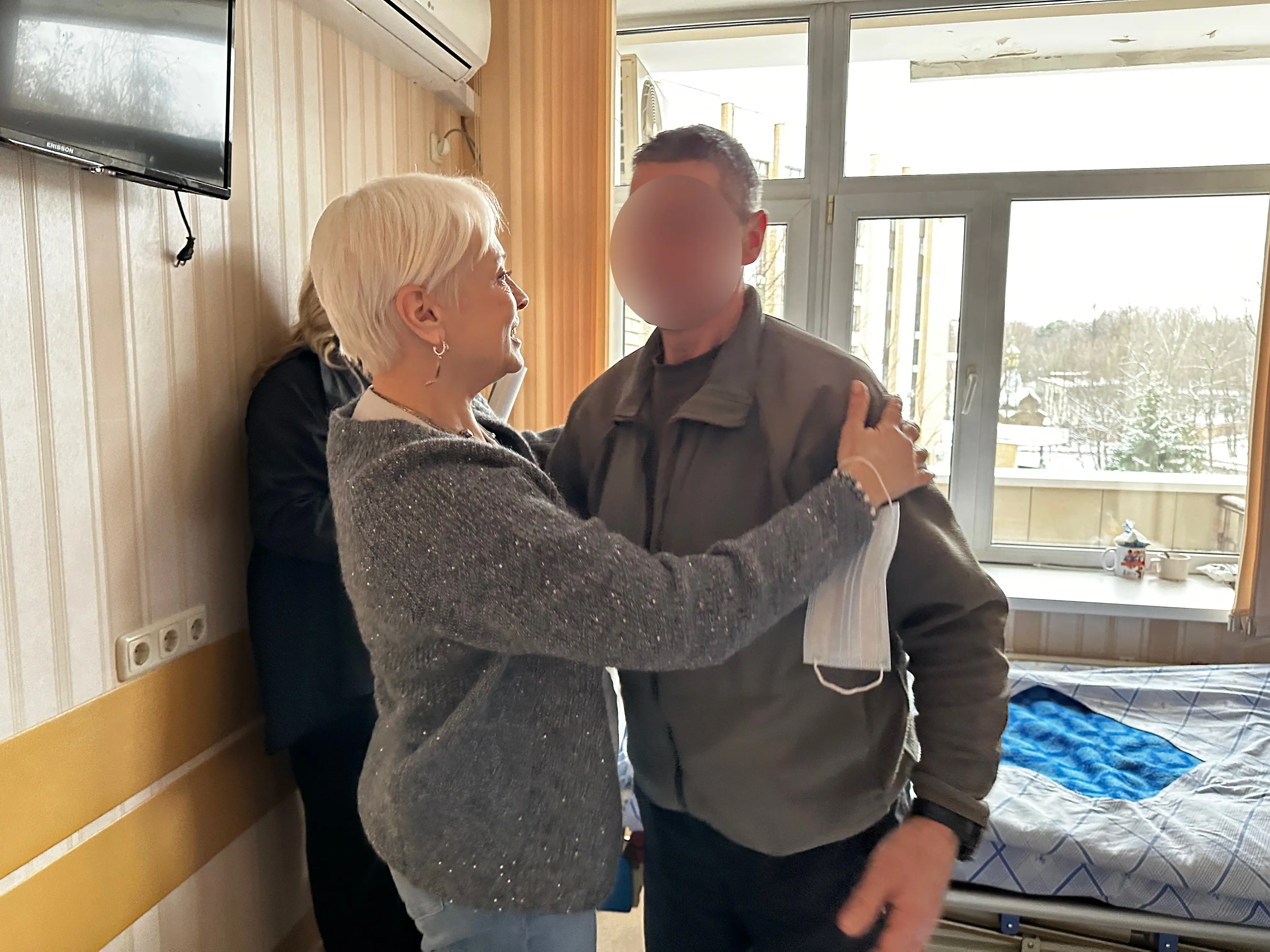 Активисты из Восточного округа оказали поддержку участникам СВО в военном госпитале им. П.В. Мандрыка