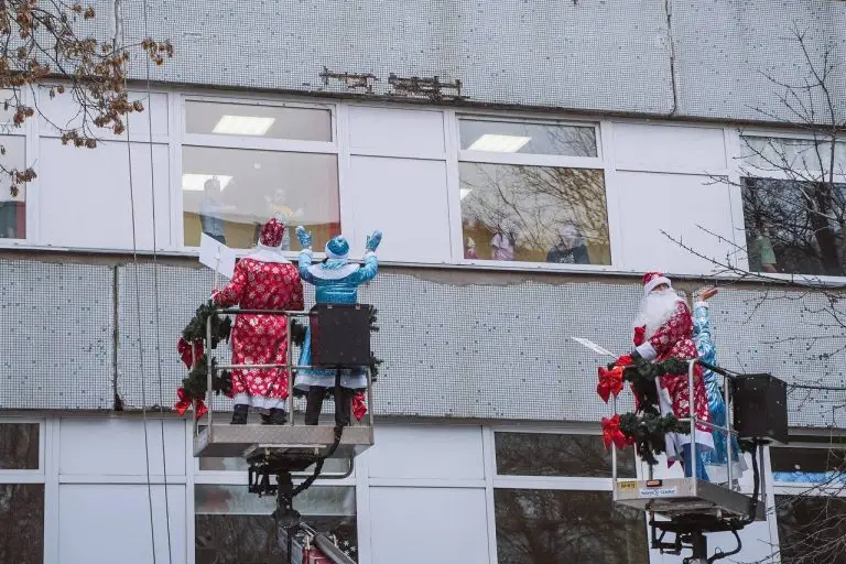 Московские депутаты и спасатели организовали новогодний десант