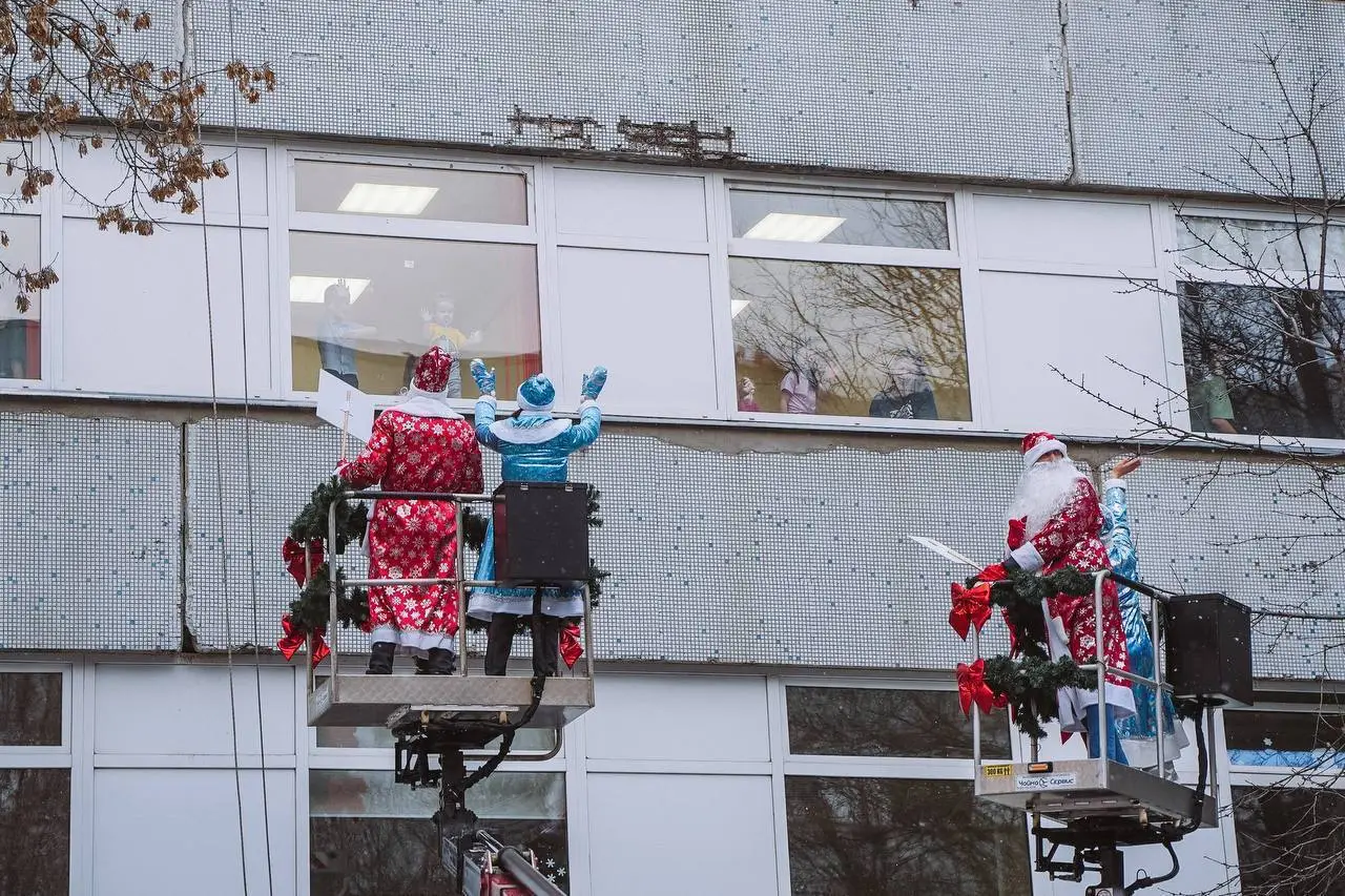 Московские депутаты и спасатели организовали новогодний десант