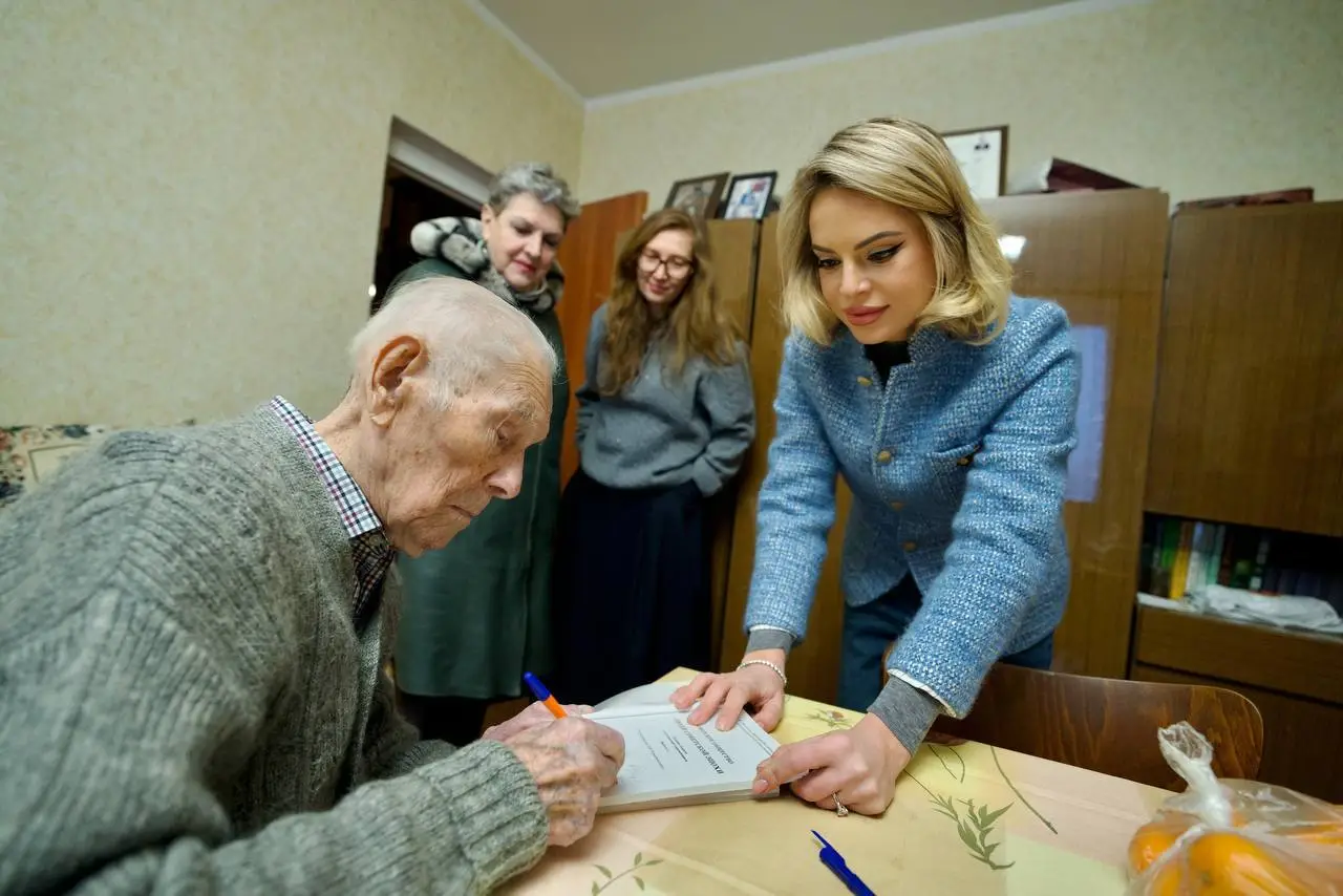 Светлана Акулова вместе с командой приняла участие в акции «С Новым годом, ветеран!»