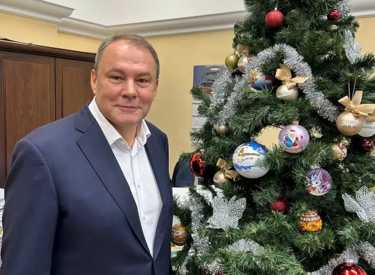 Петр Толстой поздравил россиян с Новым годом и Рождеством