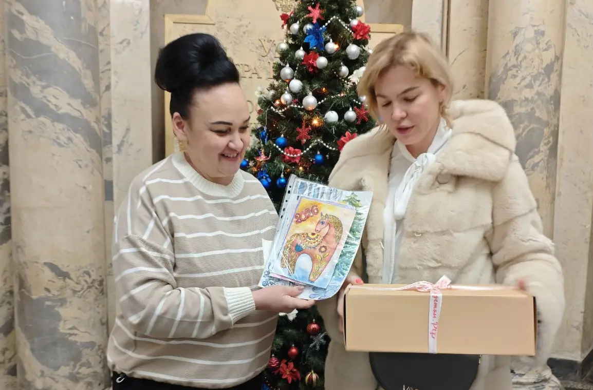 Депутаты и активистки «Женского движения Единой России» доставили гуманитарную помощь в военный госпиталь