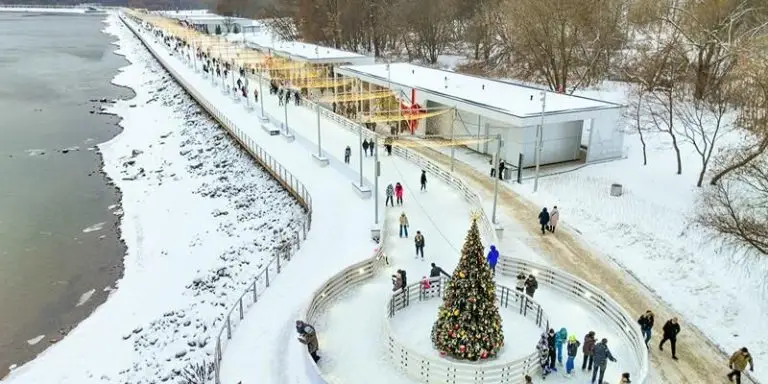 В «Коломенском» работает один из самых протяженных катков в России