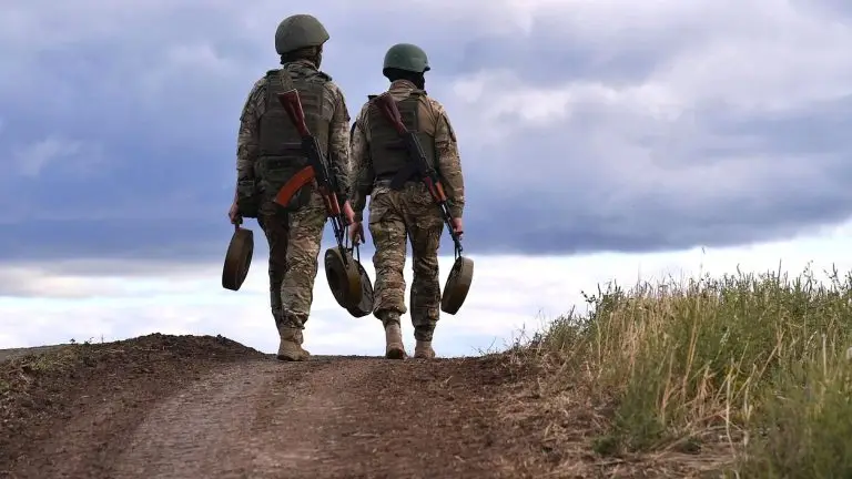 Петр Толстой: Иностранных граждан, проходящих военную службу в РФ, нельзя будет выдавать другим государствам