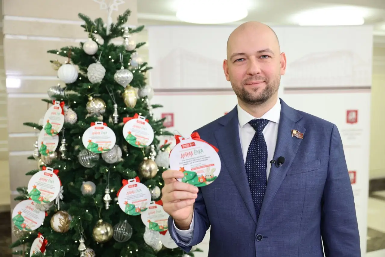 Максим Руднев поддержал акцию «Добрая ёлка» и исполнил мечту дочери участника СВО