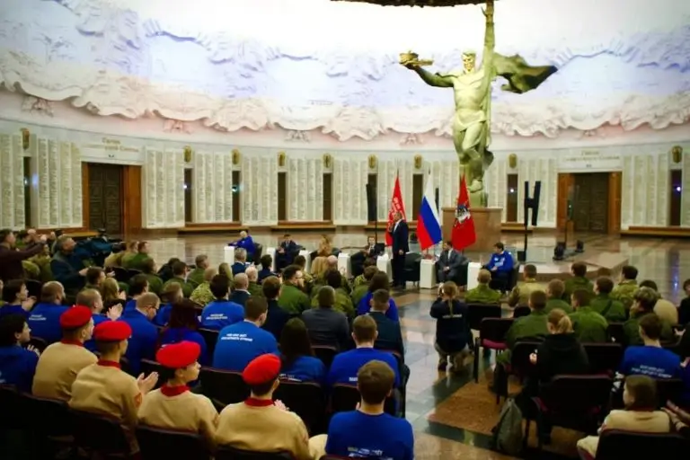 На базе ячеек МГЕР в вузах России появится программа адресного наставничества для студентов — ветеранов СВО