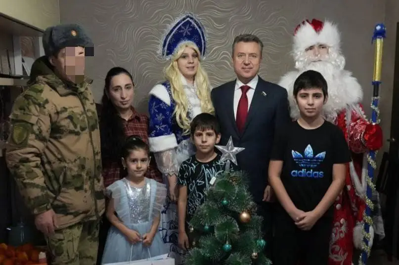 Анатолий Выборный поздравил семью бойца СВО с Новым годом