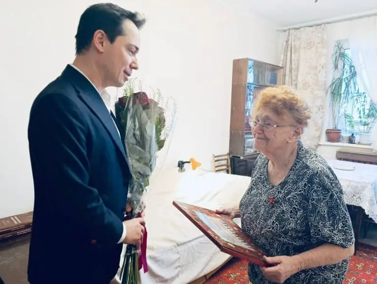 Родион Газманов поздравил ветерана войны с 90-летием