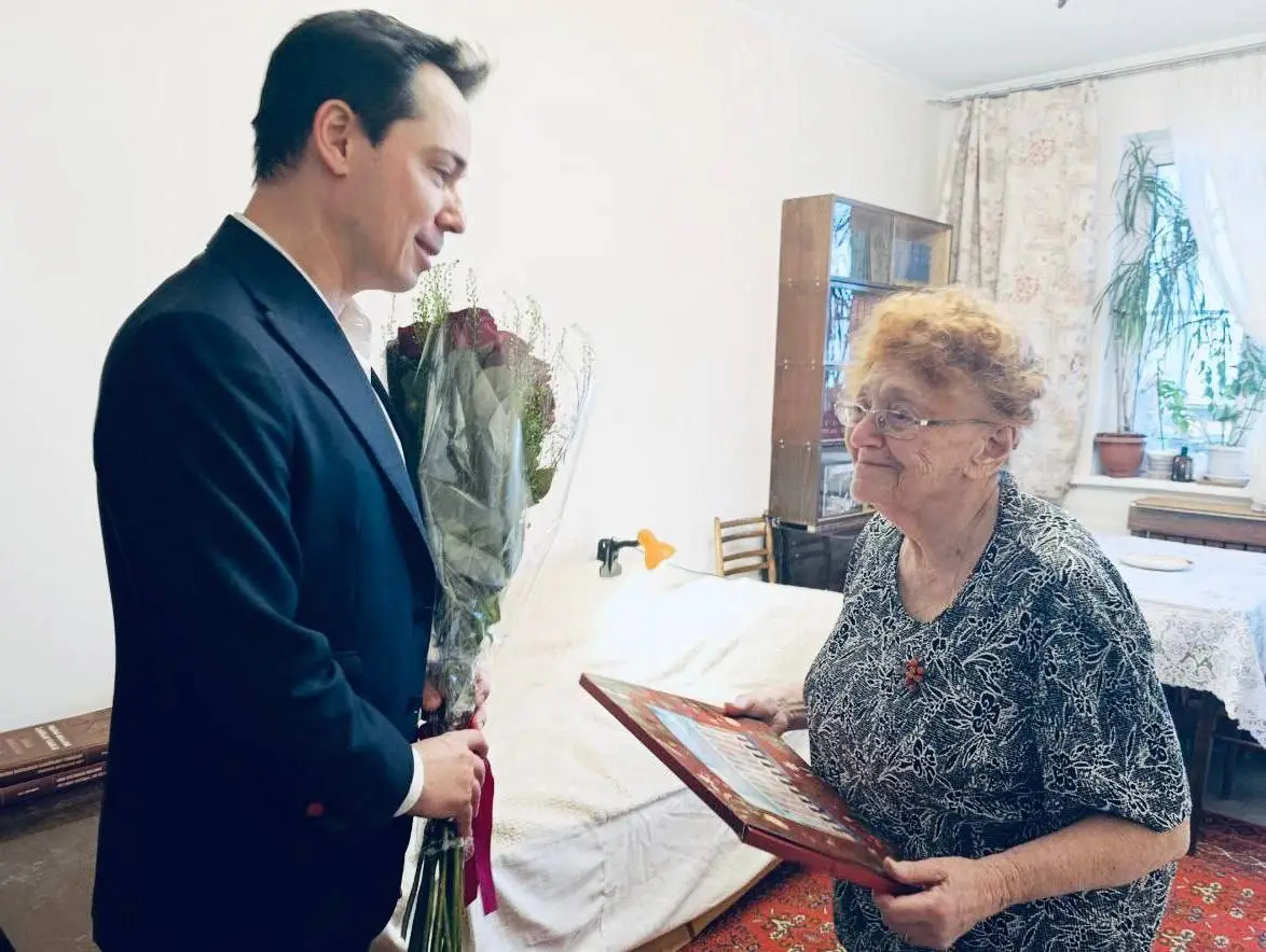 Родион Газманов поздравил ветерана войны с 90-летием