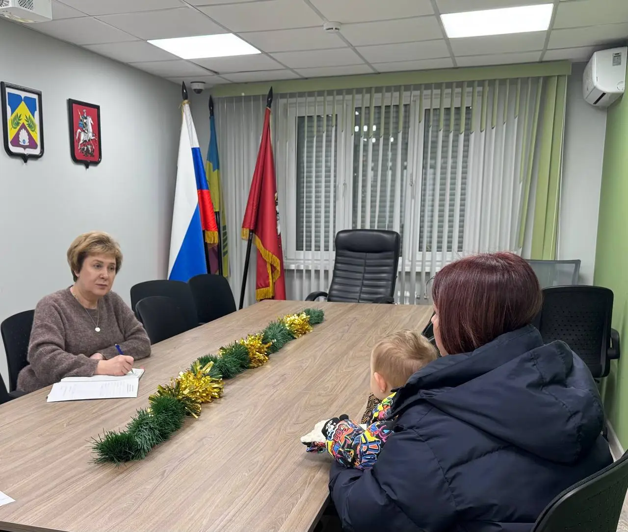 Спортивные секции, социальный найм жилья и уборка снега:  на приеме в Ясеневе обсудили важные для жителей вопросы