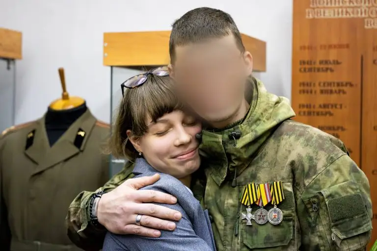 Открытый диалог о выборе и жизненных ценностях: участник СВО встретился со школьниками из Зюзина