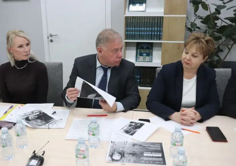 Степан Орлов провел заседание оргкомитета конкурса чтецов среди учащихся школ и колледжей «Давным-давно окончен бой…»