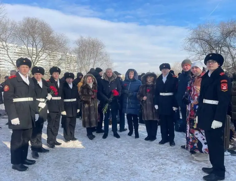 В Чертанове Южном открыли памятник легендарному разведчику Алексею Ботяну