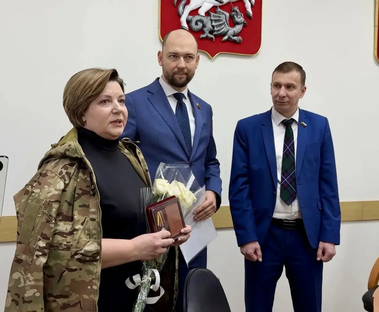 В районе Люблино вдове погибшего участника СВО вручили медаль «За воинскую доблесть»