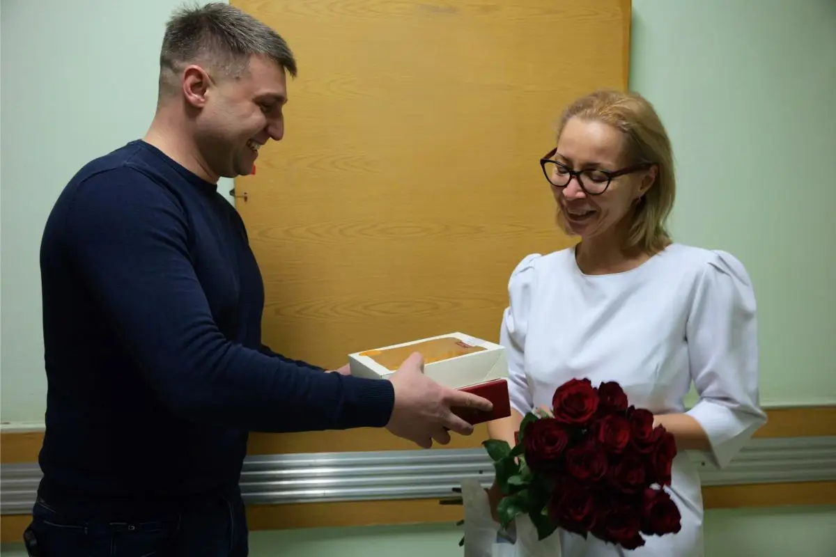 Кавалер двух орденов Мужества Эдуард Шонов навестил бойцов в госпитале им. Бурденко