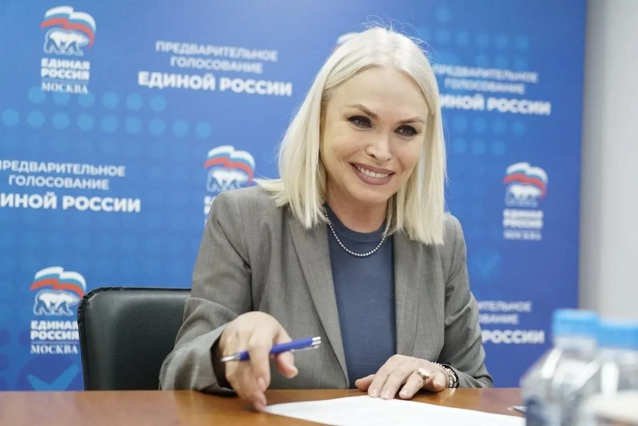 Депутат Госдумы Ирина Белых и ветеран СВО Эдуард Шонов подали документы в региональный оргкомитет по предварительному голосованию «Единой России»