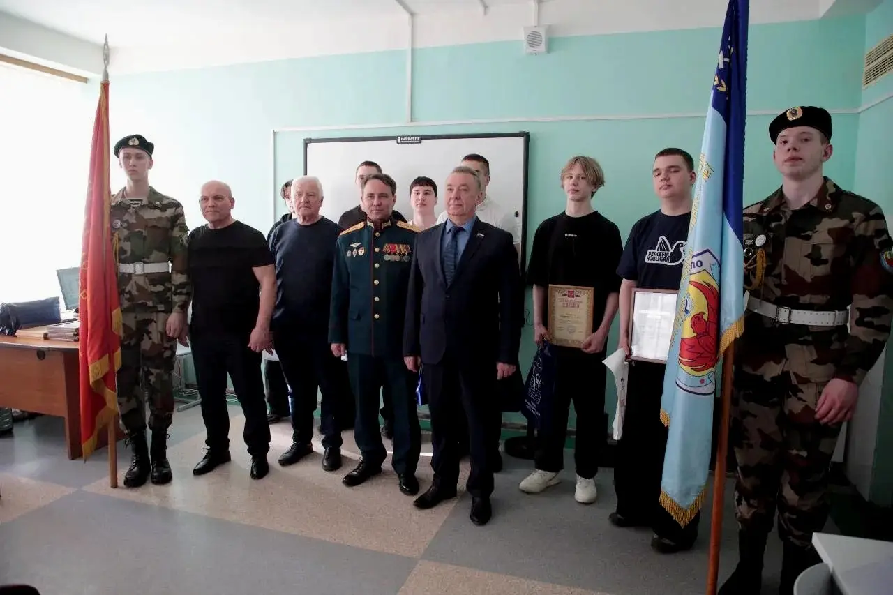 Ветеран СВО Эльдар Шарипов оценил работу патриотического клуба «Феникс» и колледжа №7