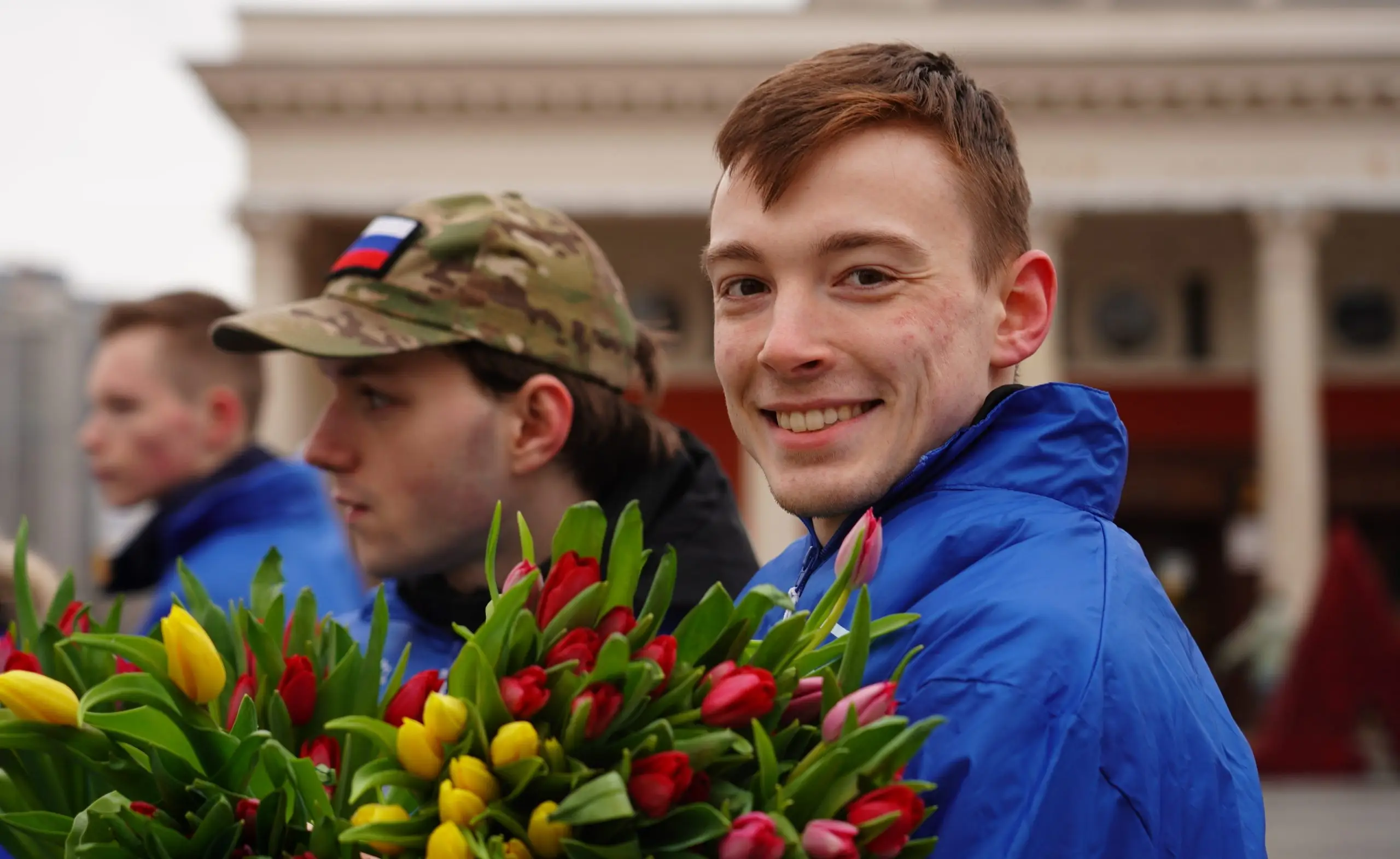 Активисты МГЕР поздравили москвичек с 8 Марта