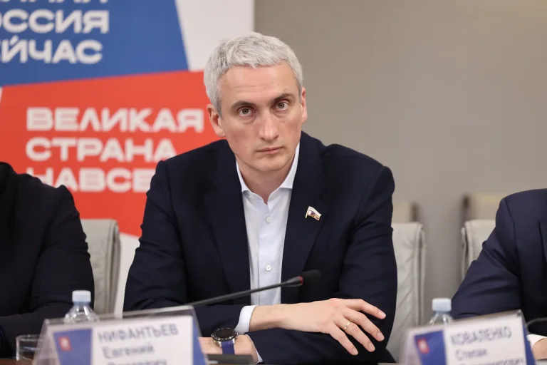 Депутат Госдумы Евгений Нифантьев призвал объединить усилия государства и бизнеса для развития электротранспорта