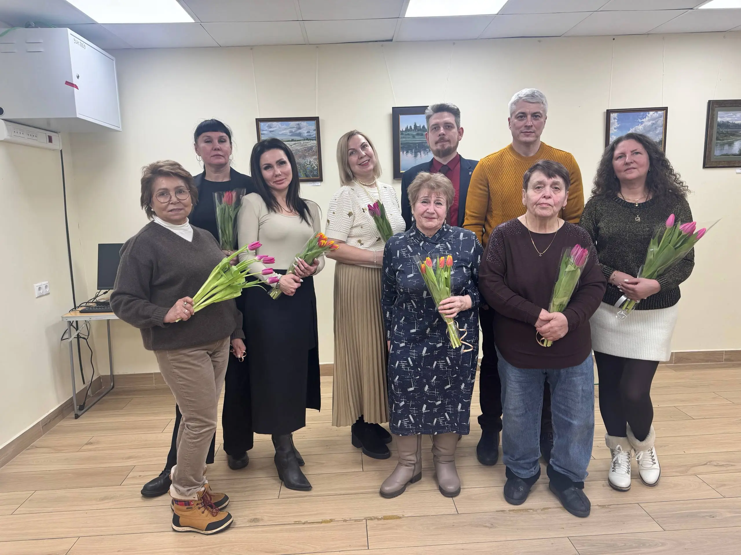 Цветы, концерты, мастер-классы: На западе Москвы активисты поздравили женщин с Международным женским днём
