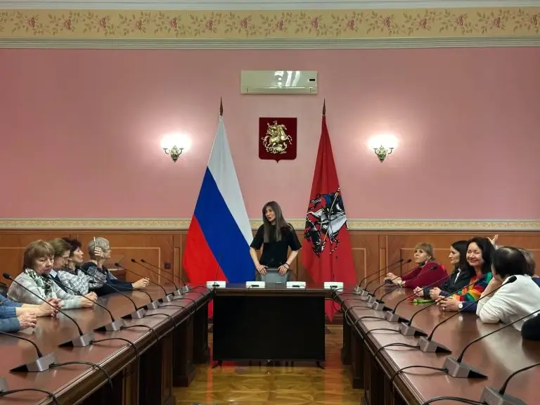 Депутат МГД Лариса Картавцева провела экскурсию для волонтеров «Созвездия активных» из Лианозова