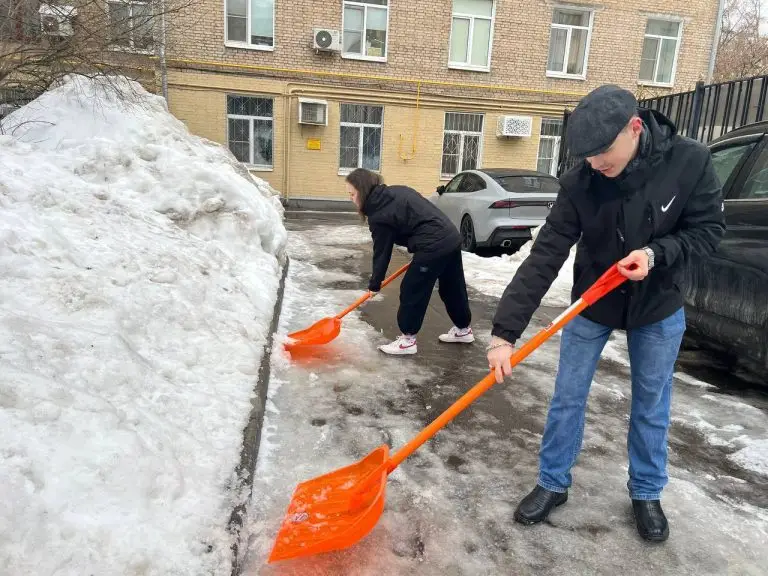 Актиисты провели акцию «Антипаводок» в районах Центрального округа