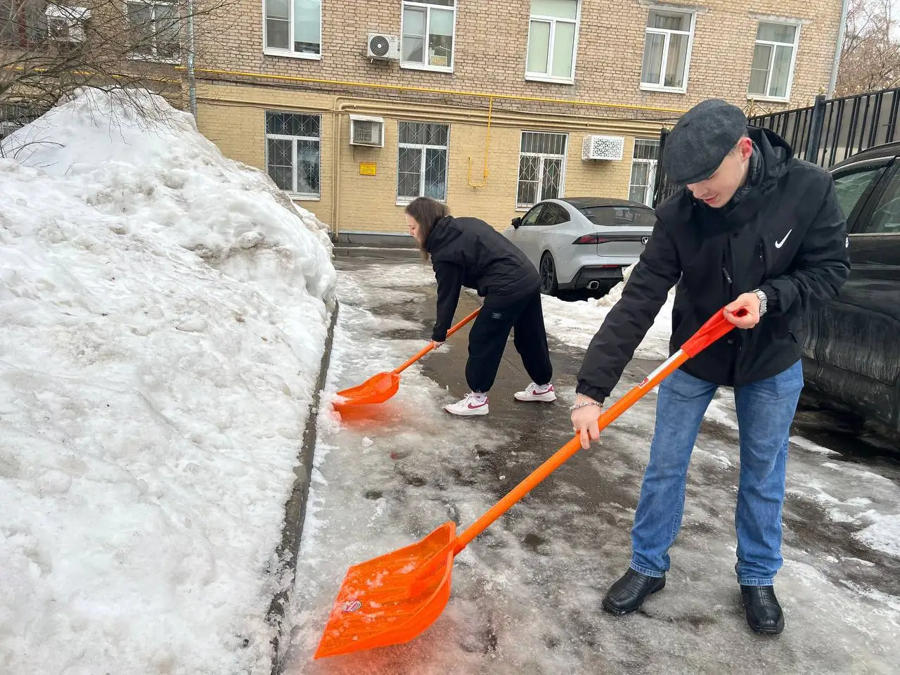 Актиисты провели акцию «Антипаводок» в районах Центрального округа