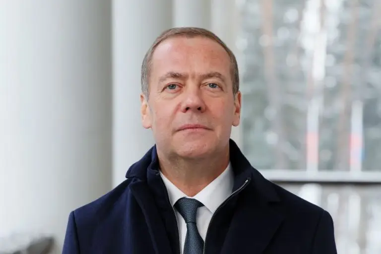 Дмитрий Медведев: Женщины несут в мир гармонию и свет, добро и милосердие, наполняют нашу жизнь глубоким смыслом