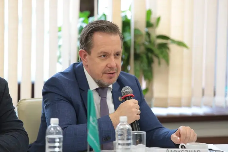 Александр Асафов принял участие в экспертной дискуссии о доступе детей к соцсетям