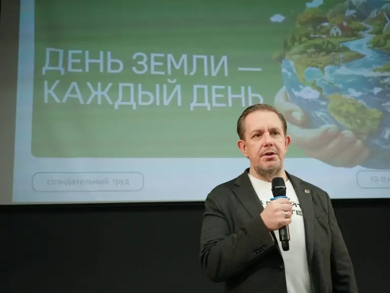 Член Общественной палаты РФ Александр Асафов обсудил со школьниками Молжаниновского защиту окружающей среды и экопривычки