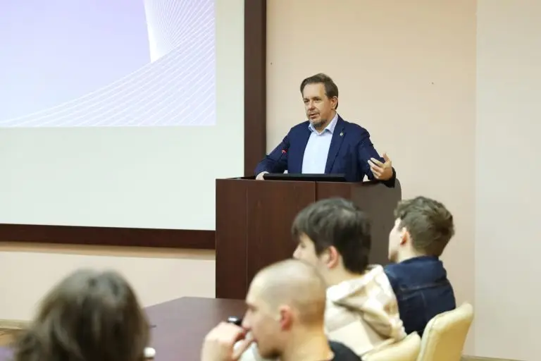 Член Общественной палаты РФ Александр Асафов обсудил со студентами Росбиотеха продовольственную безопасность и будущее науки