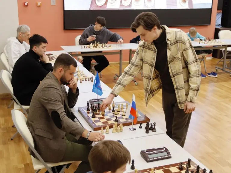 Ветеран боевых действий Владислав Гусев запустил наставнический проект «Мост поколений»