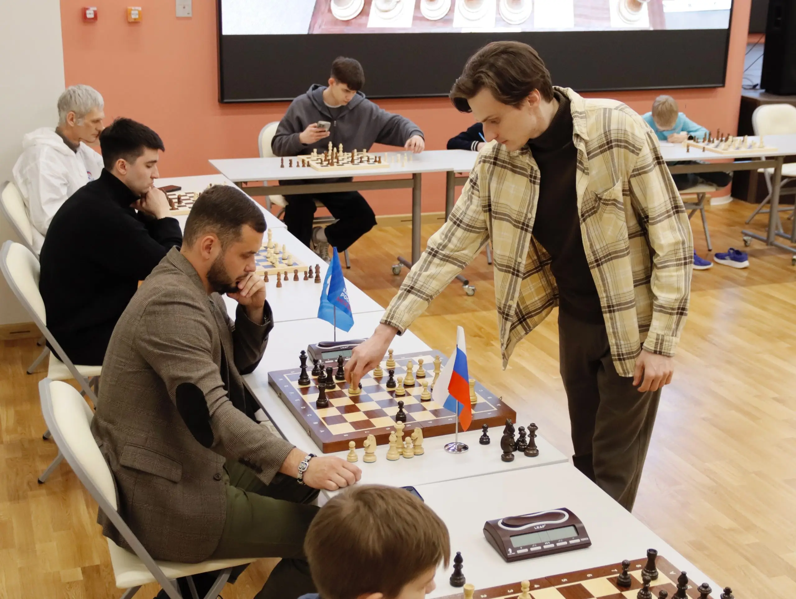 Ветеран боевых действий Владислав Гусев запустил наставнический проект «Мост поколений»