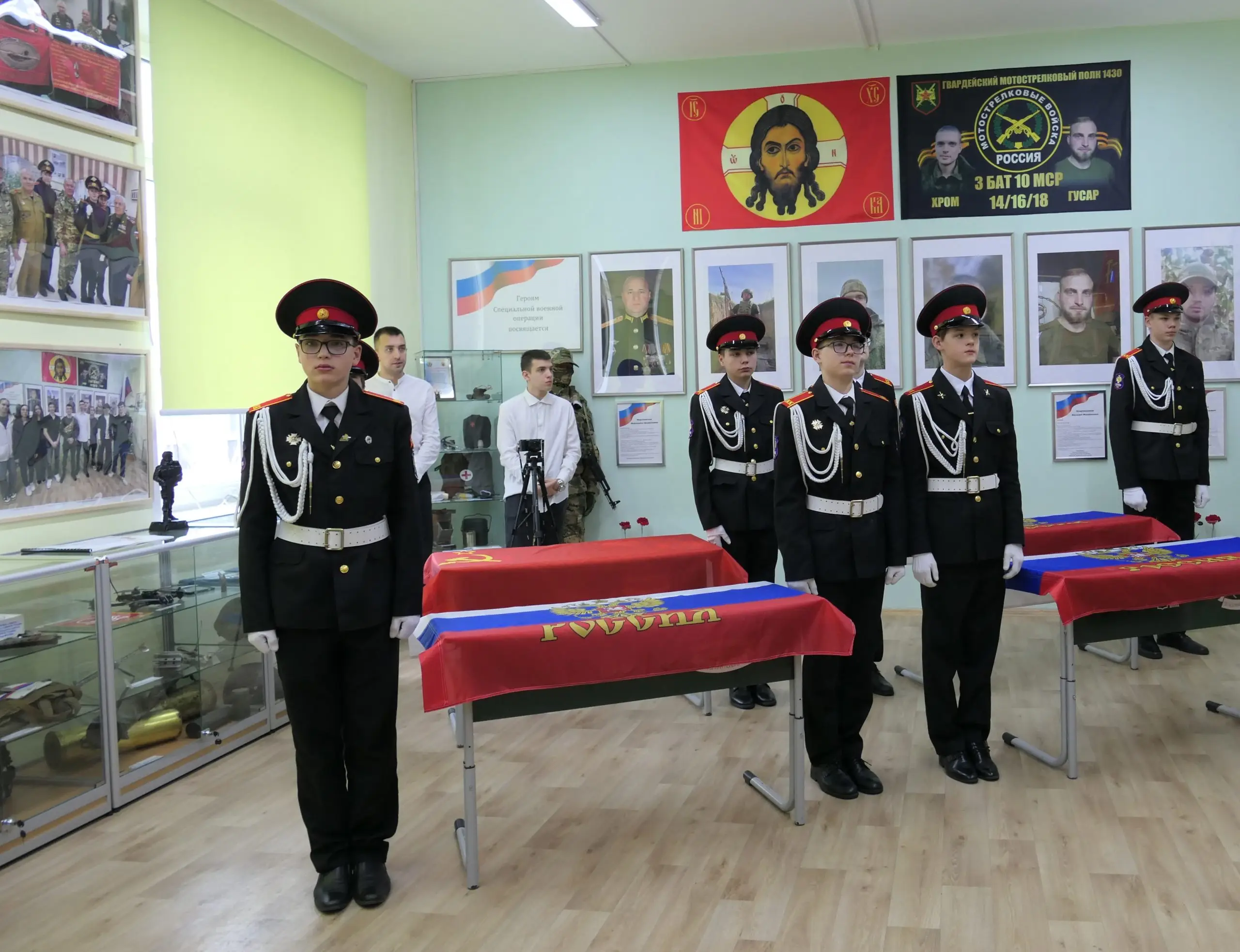 На северо-западе Москвы в школе №1286 «Единая Россия» открыла четыре Парты Героя