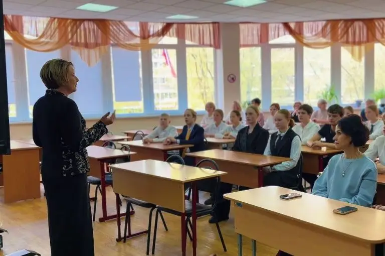 Депутат Госдумы Светлана Разворотнева рассказала школьникам о важности донорства крови