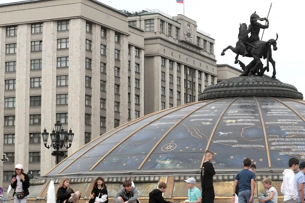 В «Единой России» выступили против сокращения школьных каникул