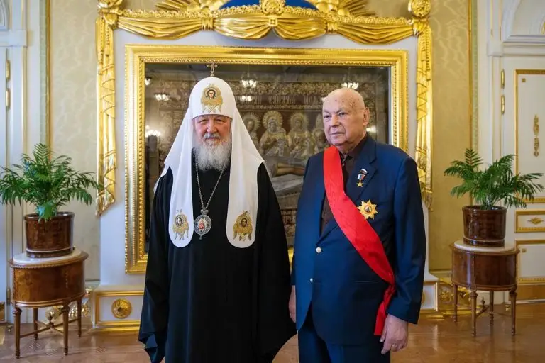 Святейший Патриарх Кирилл вручил Владимиру Ресину орден благоверного князя Александра Невского I степени