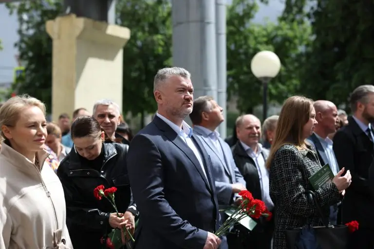 Монумент Герою Социалистического Труда Юрию Максареву открыли в Москве на Бережковской набережной