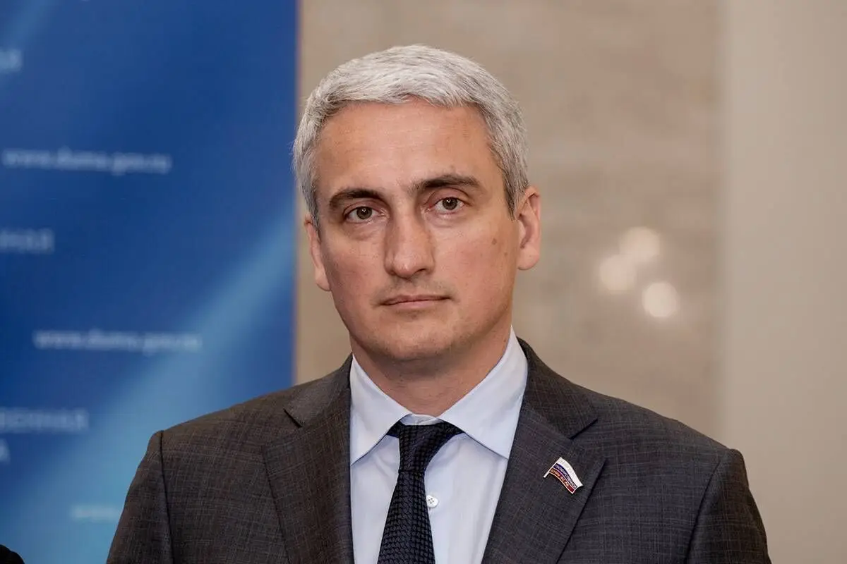 Депутат Госдумы Евгений Нифантьев: системная поддержка города обеспечила рост фармпроизводства