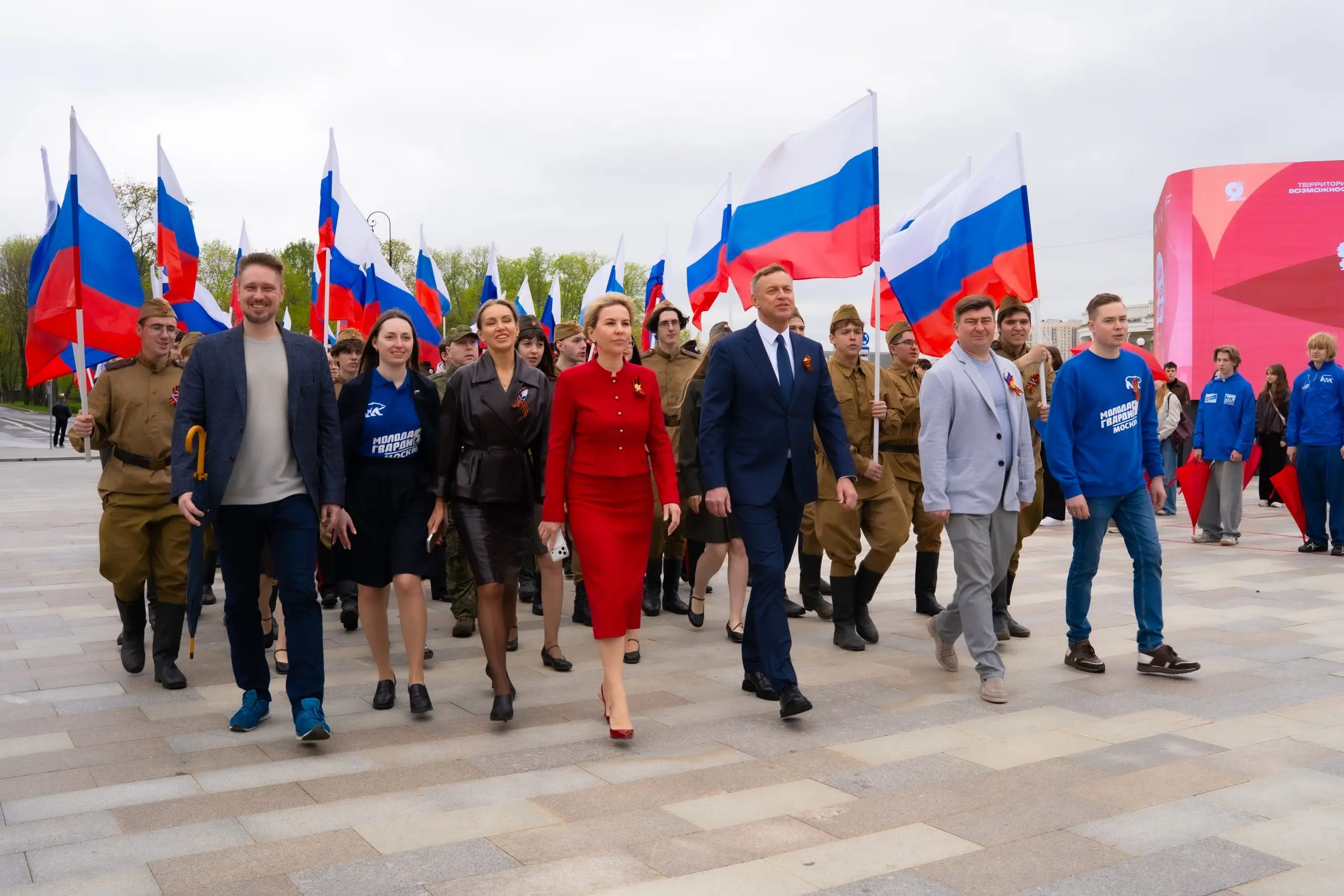 Участники СВО и общественные деятели присоединились к патриотической акции «Живая цепь памяти» у Северного речного вокзала