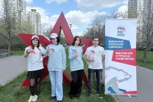 В Москве волонтёры команды Петра Толстого обновили звёзды на Аллее Ветеранов