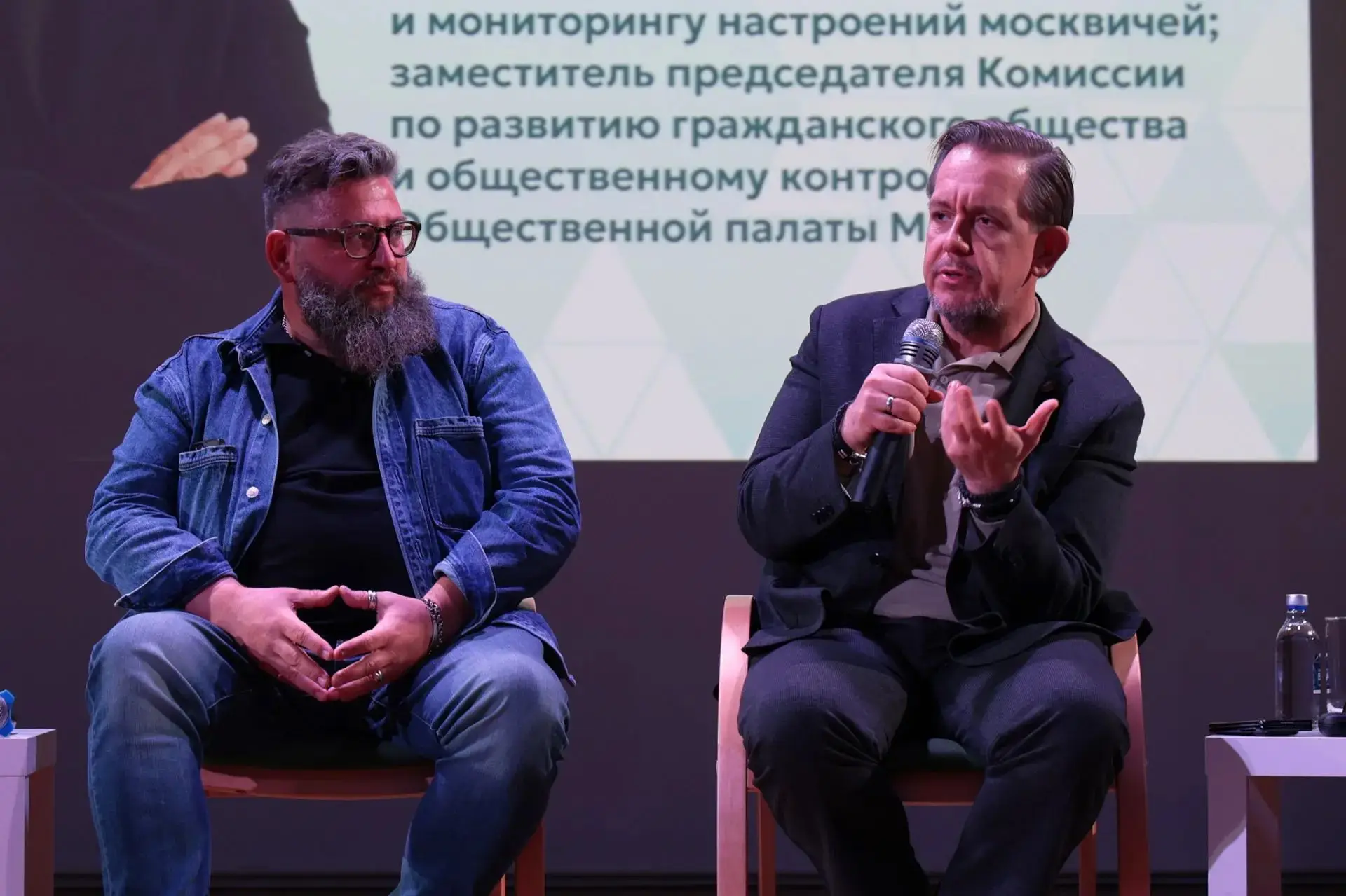 Сохранение культурного наследия и развитие системы воспитания обсудили на круглом столе в Москве