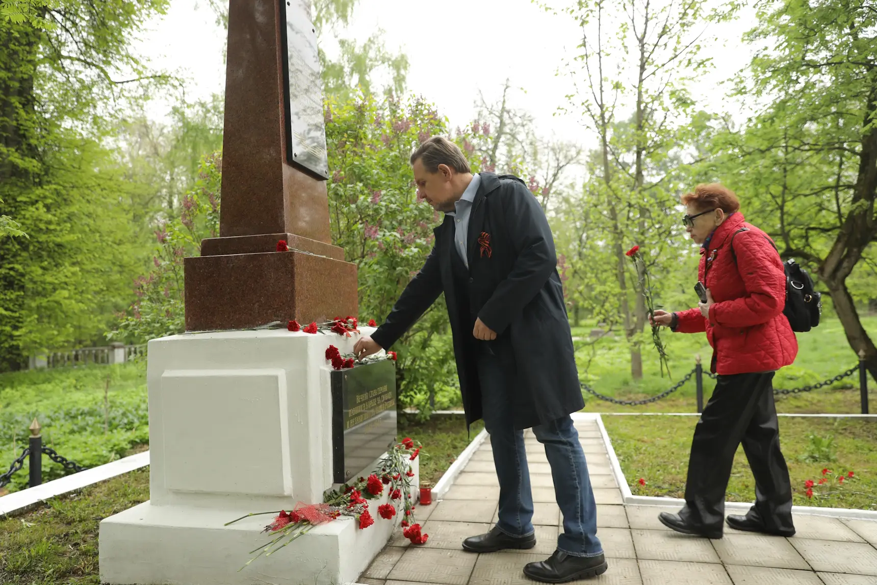 Александр Асафов принял участие в памятной акции у стелы защитникам Москвы на севере столицы