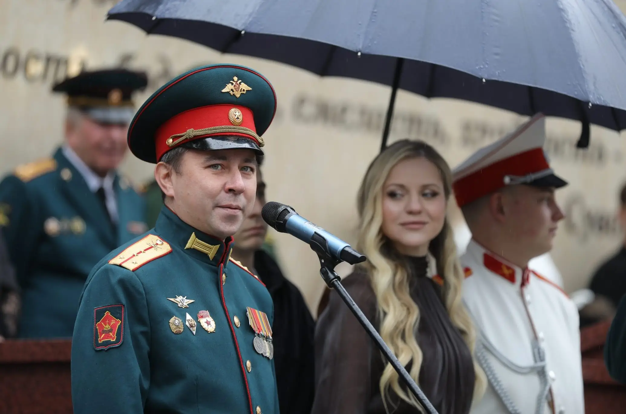 Участник СВО Эльдар Шарипов поздравил выпускников Первого Московского кадетского корпуса с последним звонком