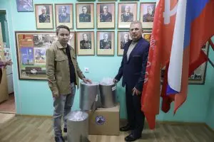 Капитан ВС РФ Эльдар Шарипов передал активистам из Савеловского района гумпомощь для бойцов СВО