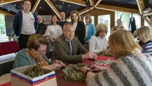 Евгений Попов встретился с волонтерами района Филевский Парк